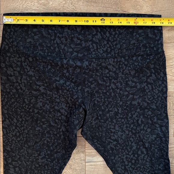 Lululemon Size 20 Black & Gray Align Leggings 24” - Picture 3 of 8